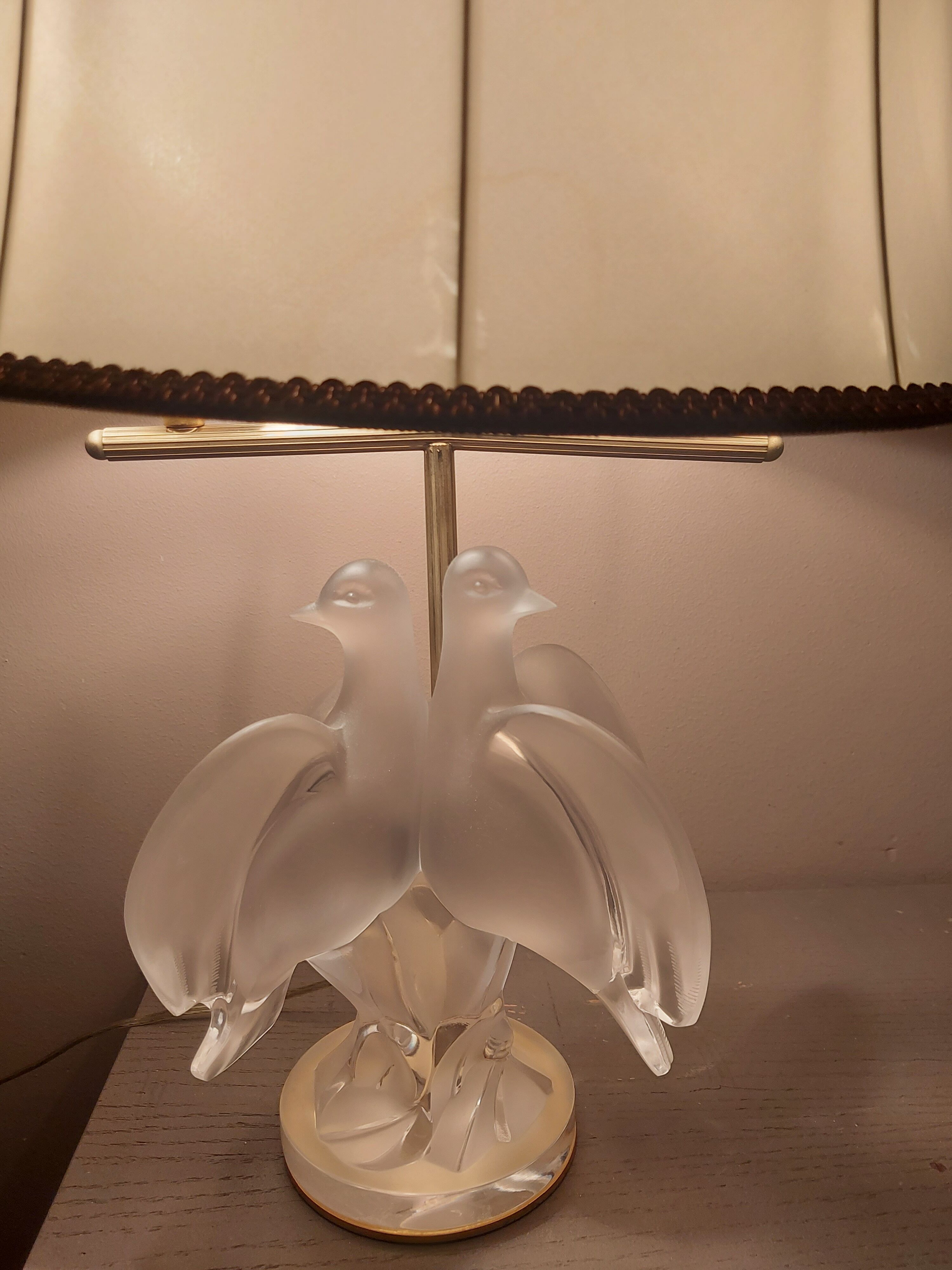 Crystal lamp Lalique with two doves model Ariane