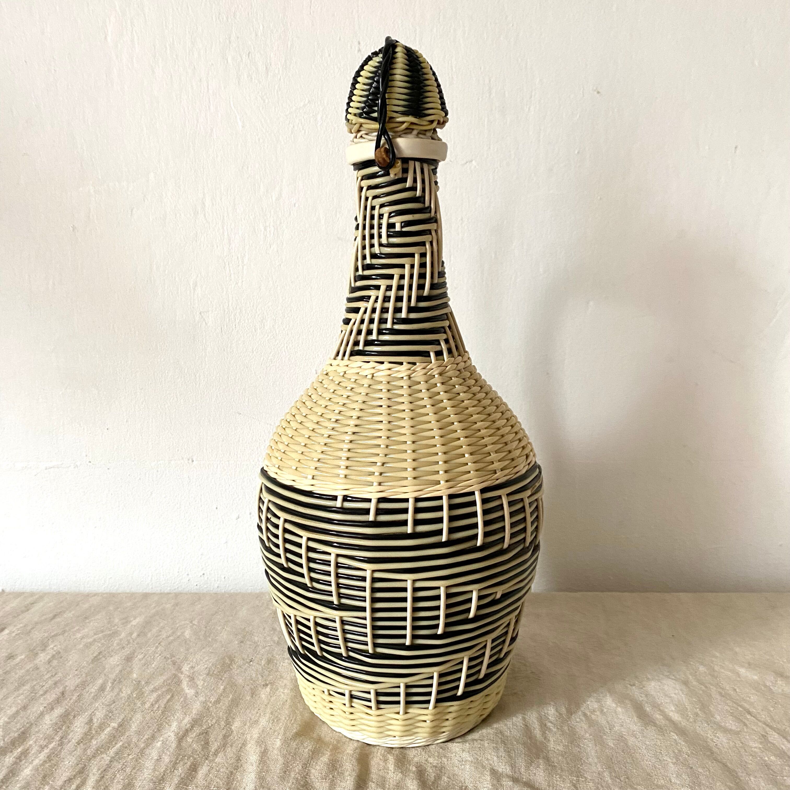 Vintage scoubidou bottle