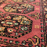 Handmade persian rug in pure virgin wool from the mid-20th century.