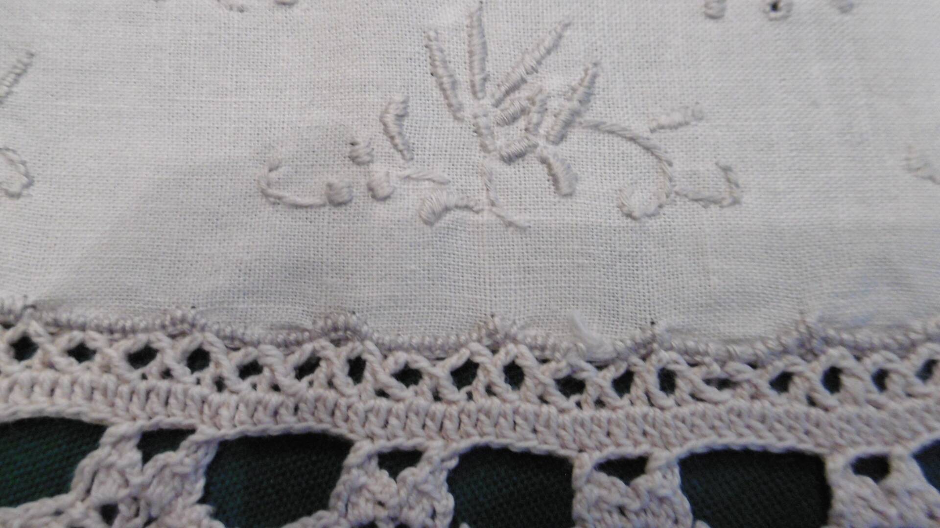 Old cotton lace placemat 42 x 30cm