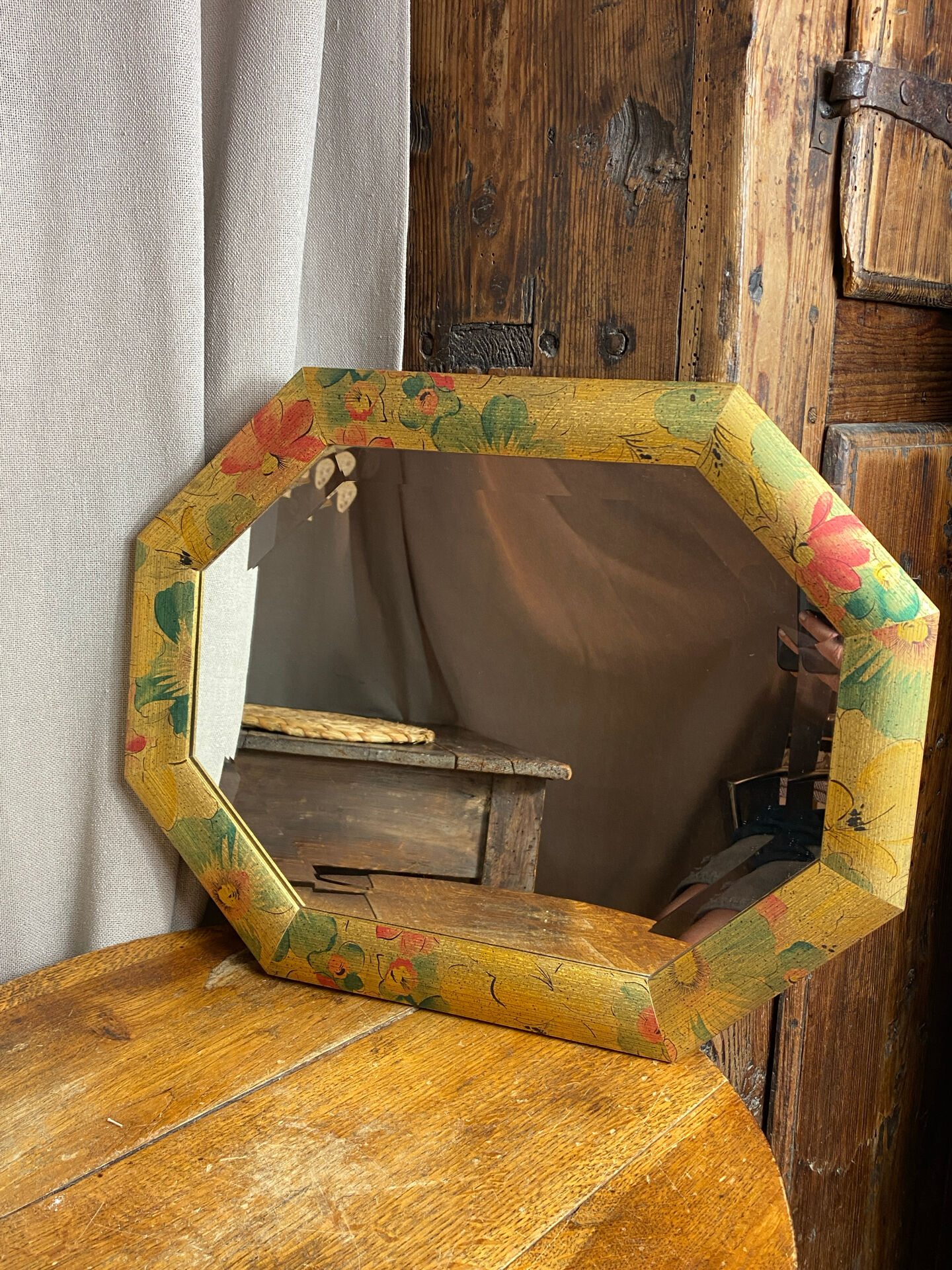 Miroir biseauté, de forme octogonale, en bois