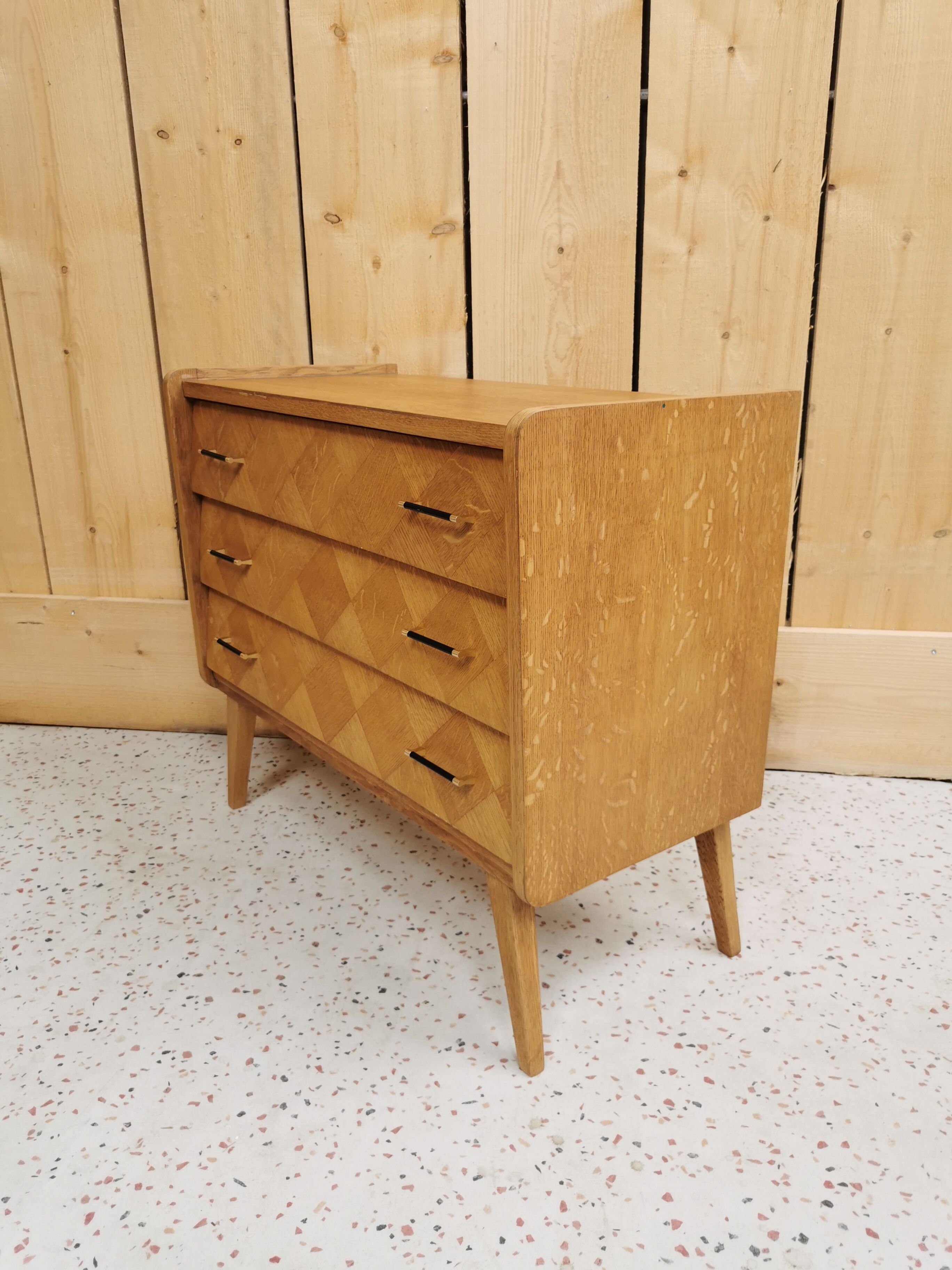 Chest of drawer compass feet