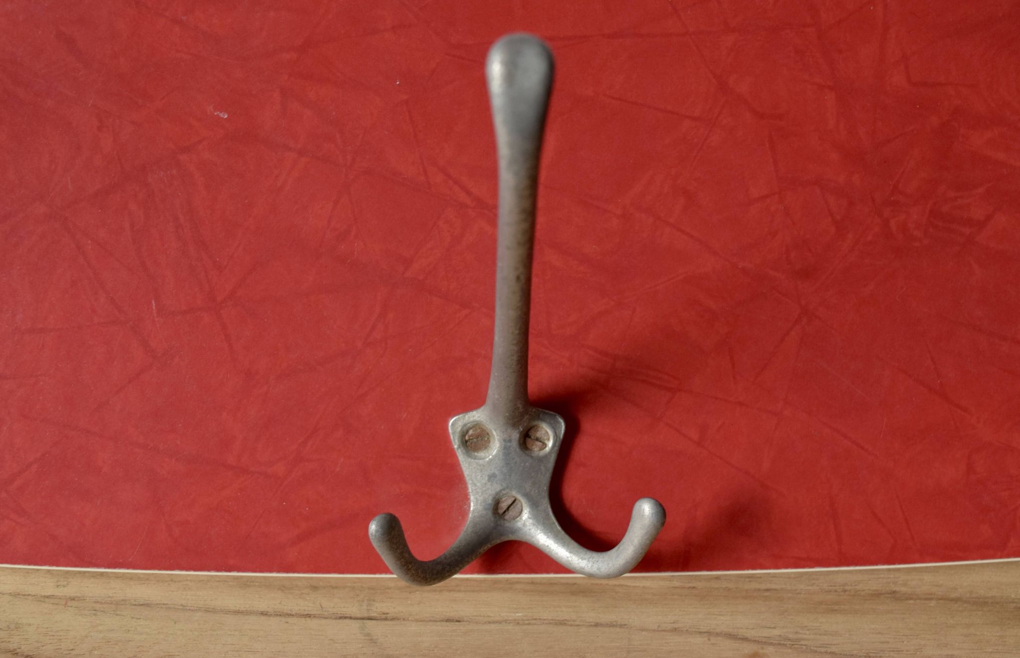 Vintage coat rack in red Formica - triple hook