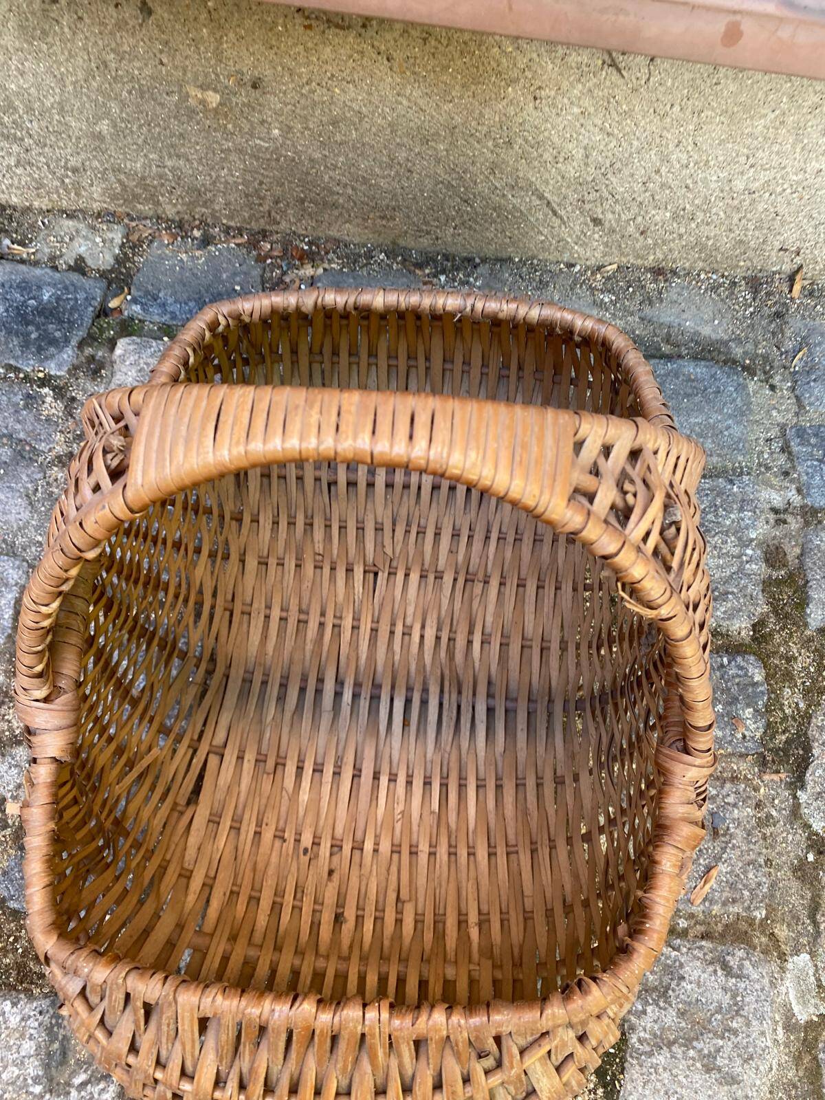 Large woven wicker log basket with handle – Rustic decor / Antique shop