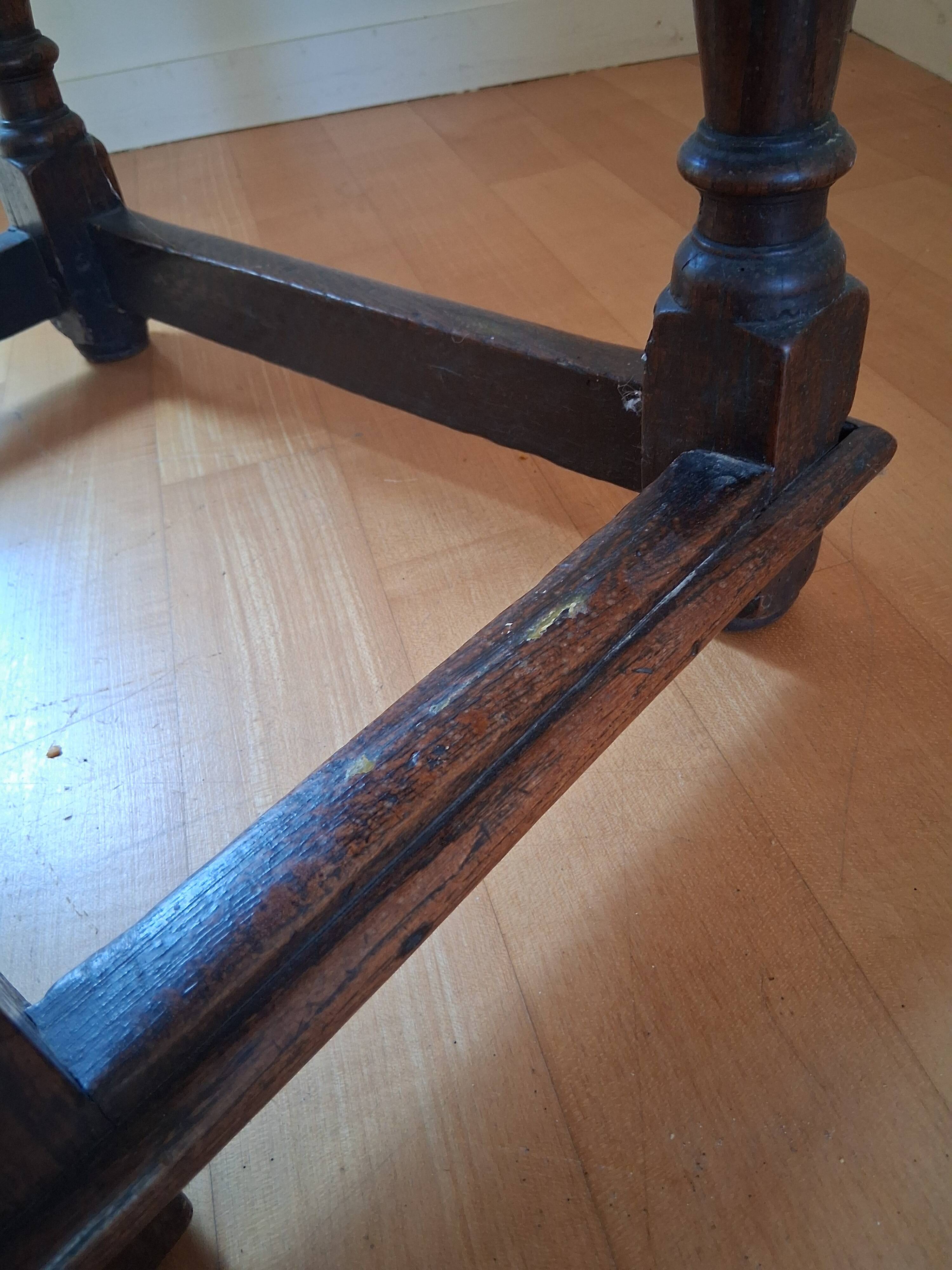 Oak table (United Kingdom, 17th century)