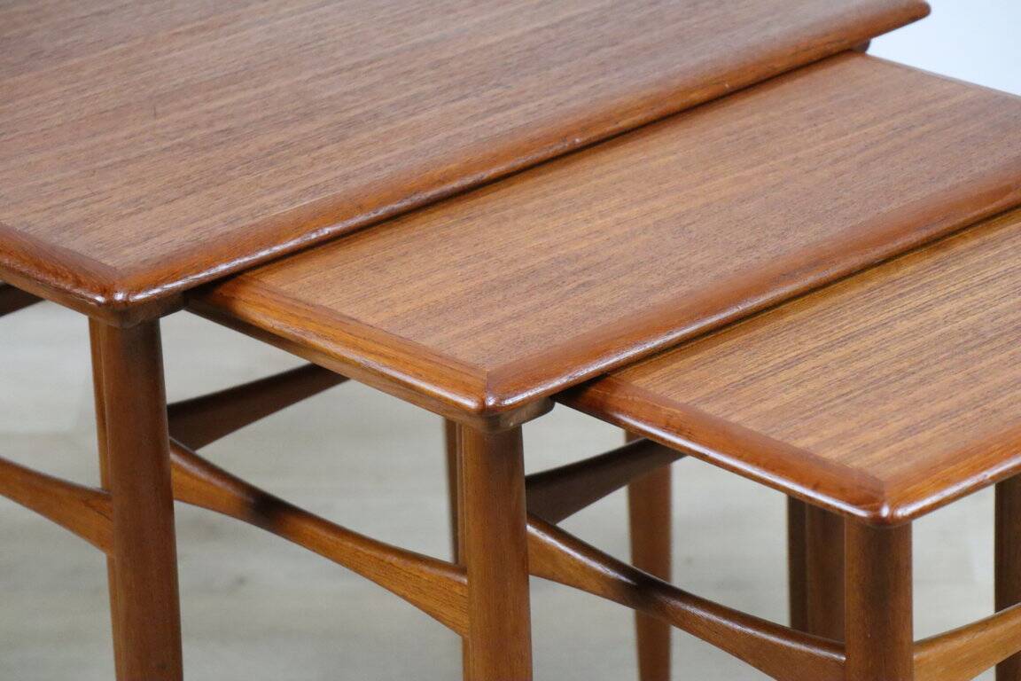 Tables gigognes scandinave en teck, 1960