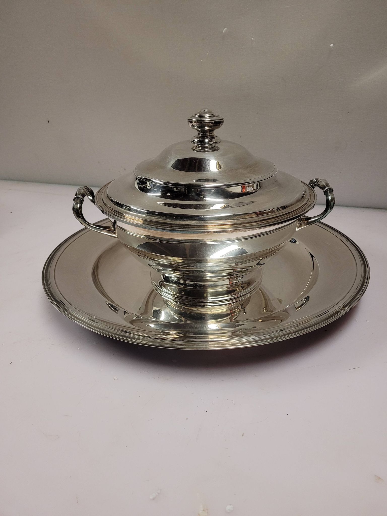 Tureen and round trivet in Christofle silver metal