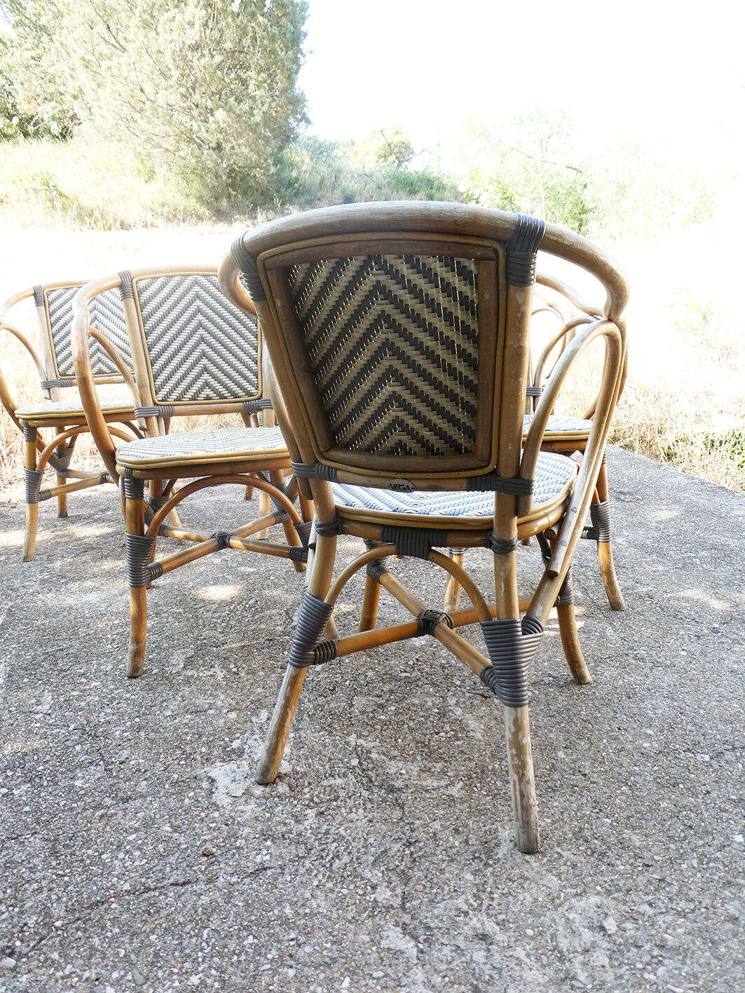 Ensemble de 6 fauteuils bistrot de terrasse en rotin type "parisienne".