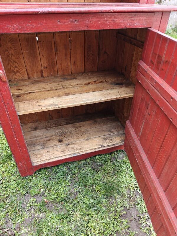 Buffet ancien en Pin couleur Sang de boeuf