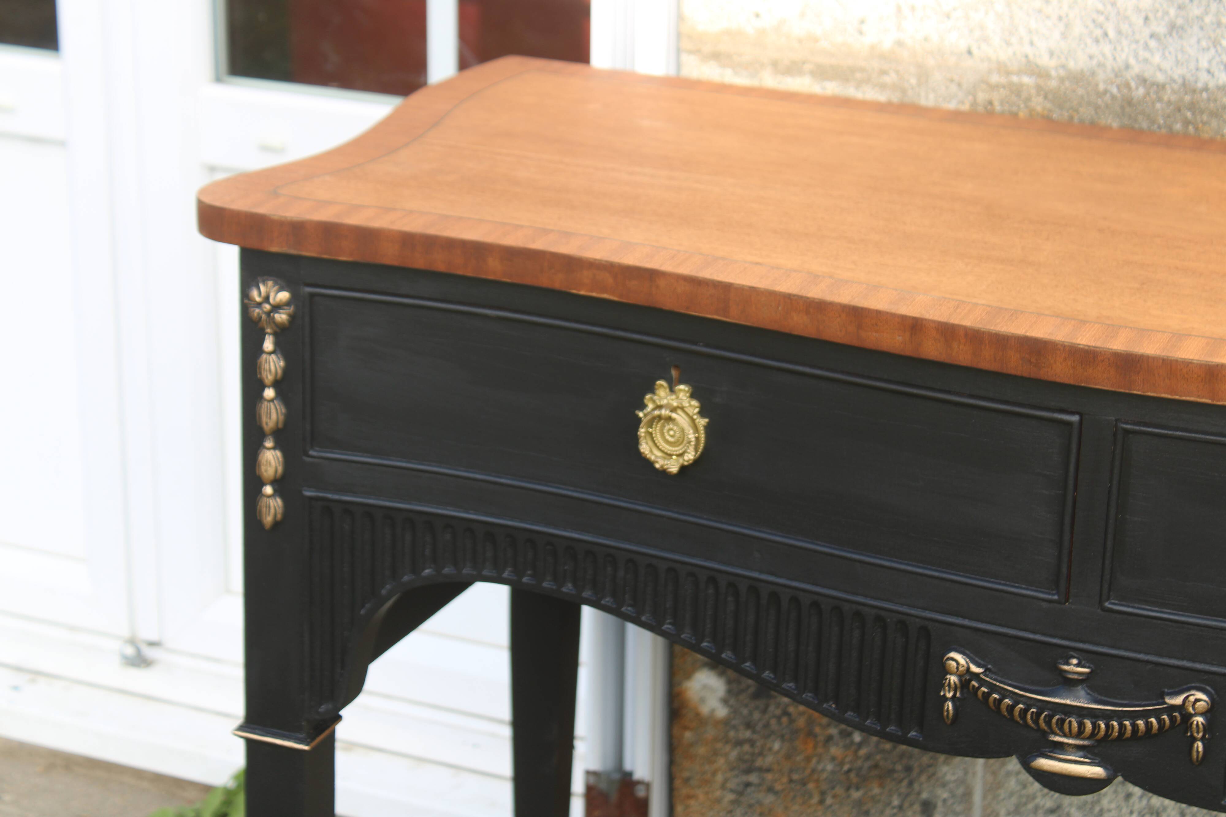 Restored antique console – Haussmannian elegance & velvet finish