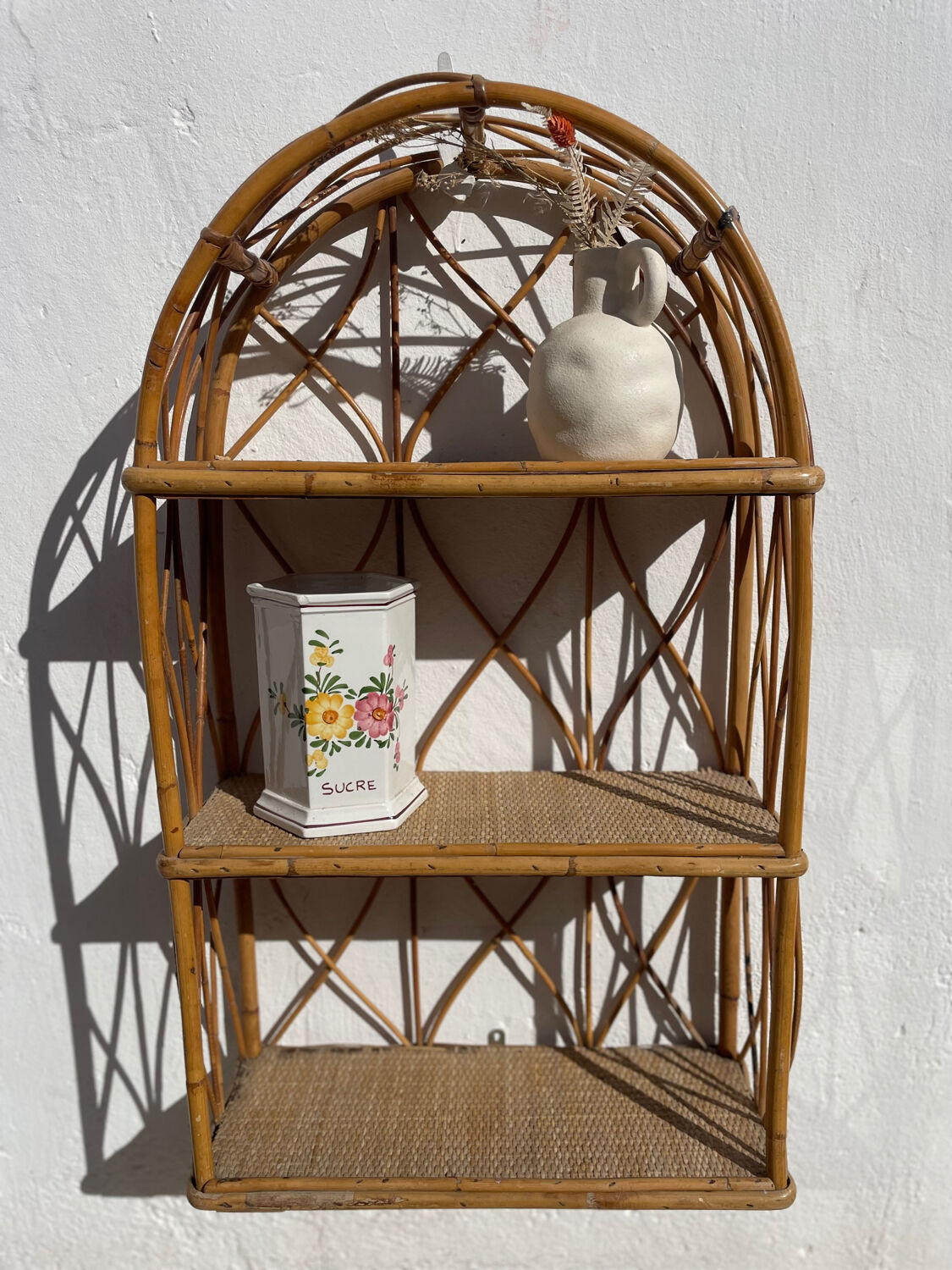 Vintage wall shelf in rattan and caning — 70s bohemian spirit