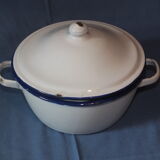 Small bowl pot in vintage enamelled sheet metal