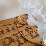 Opaline corolla suspension