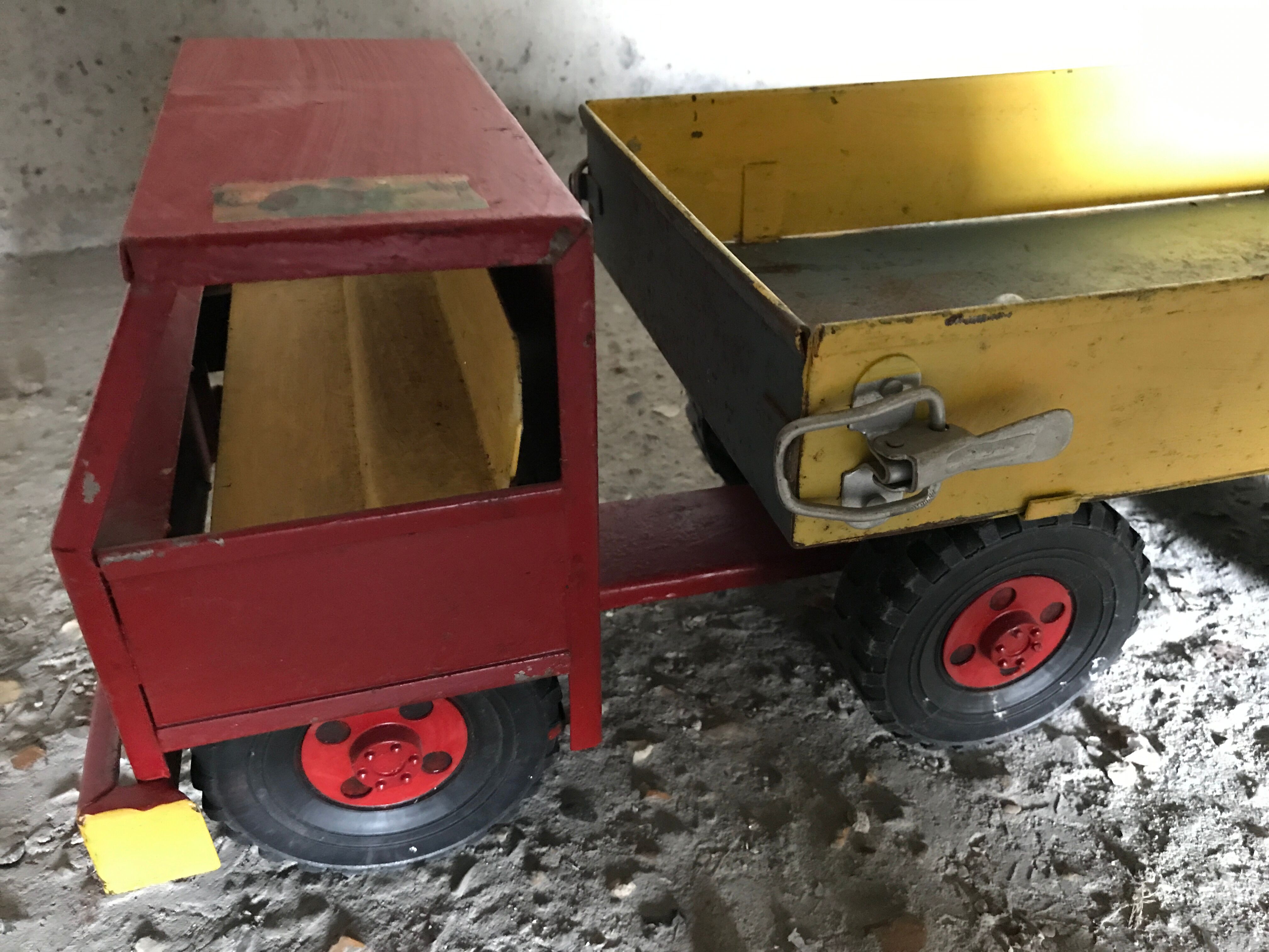 Former 50s metal dump truck vintage