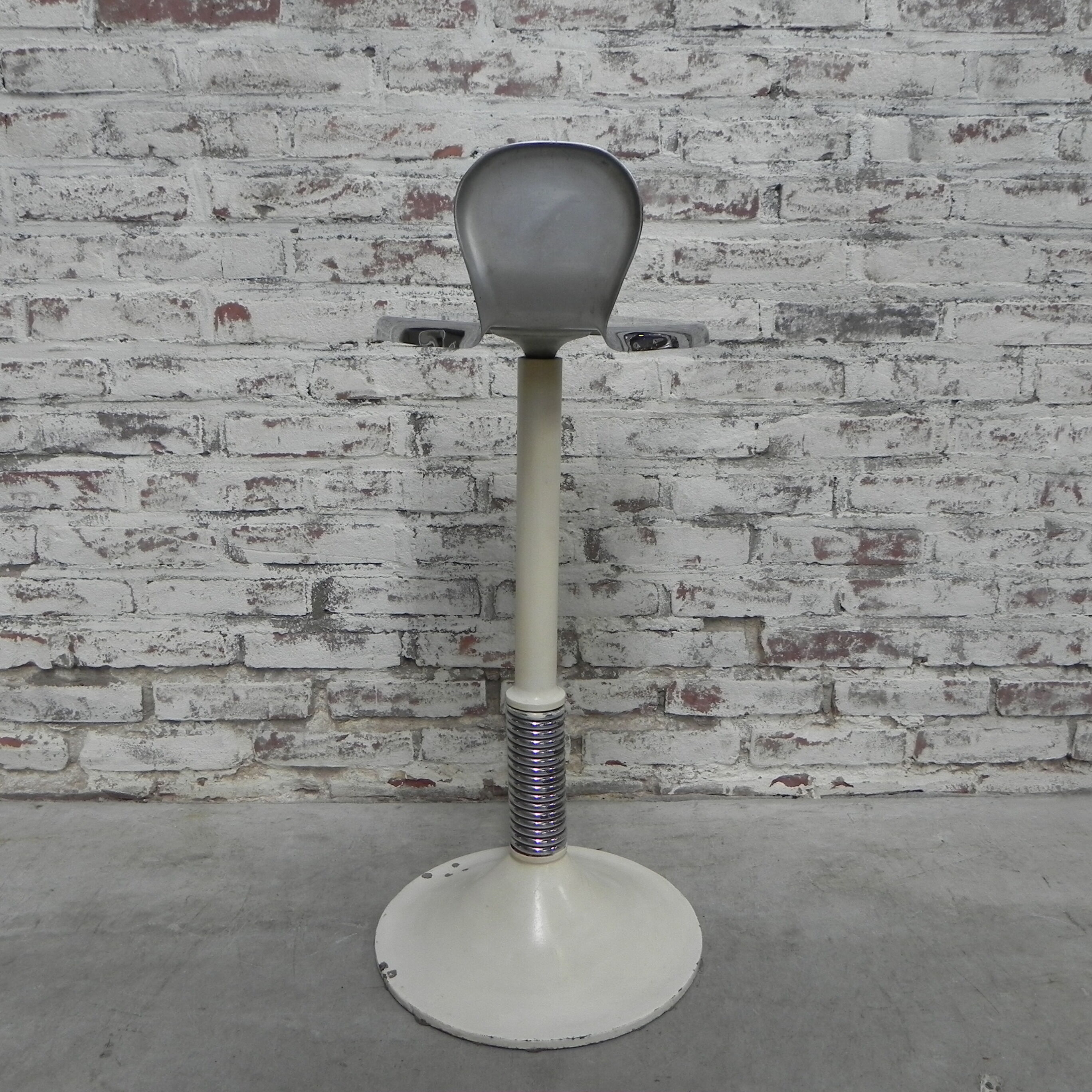 Industrial dentist stool