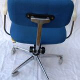 Adjustable height swivel desk