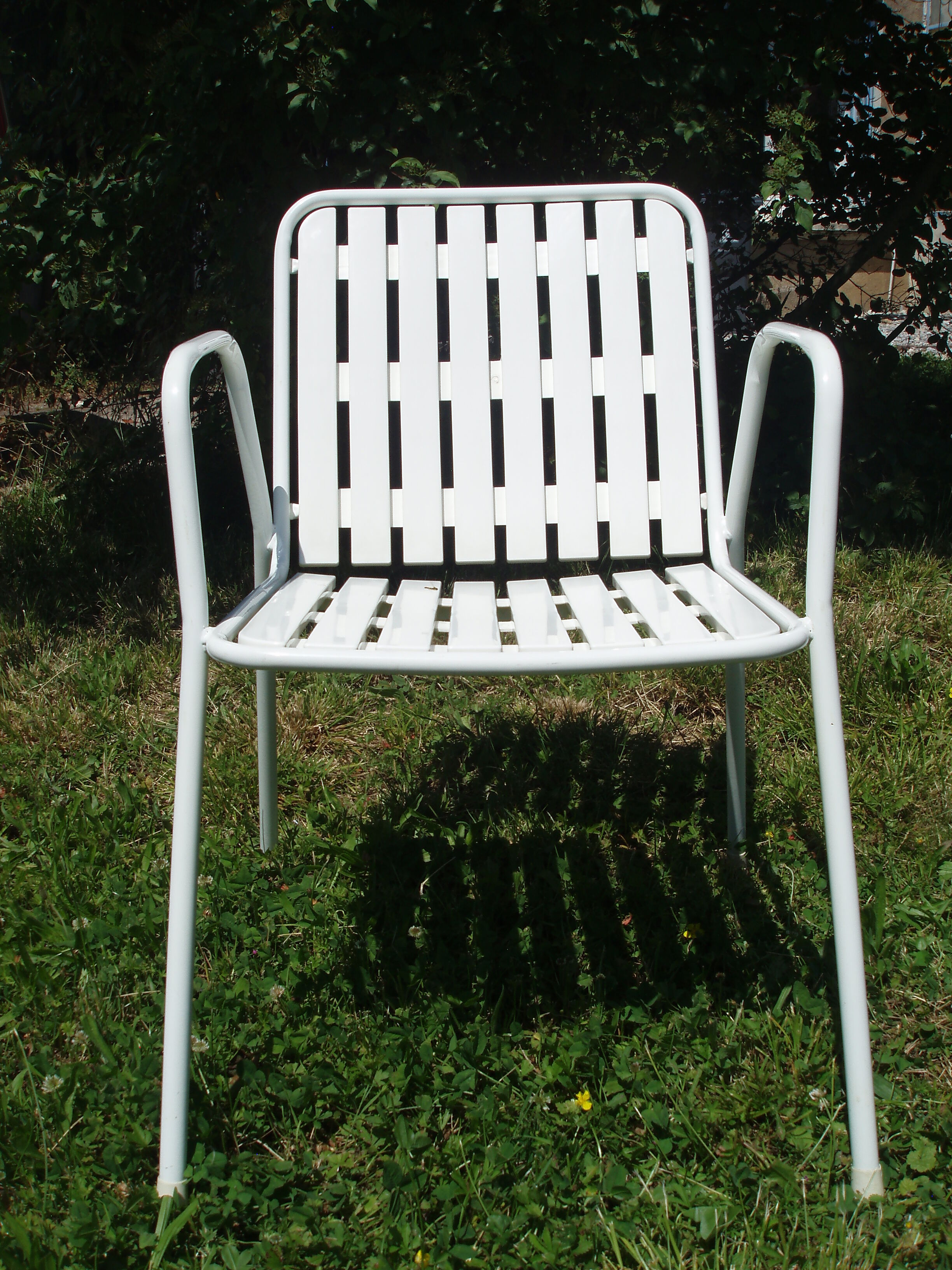 4 vintage white garden chairs in rilsan and plastic
