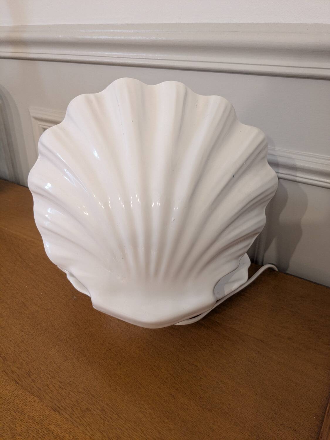 Vintage ceramic shell lamp