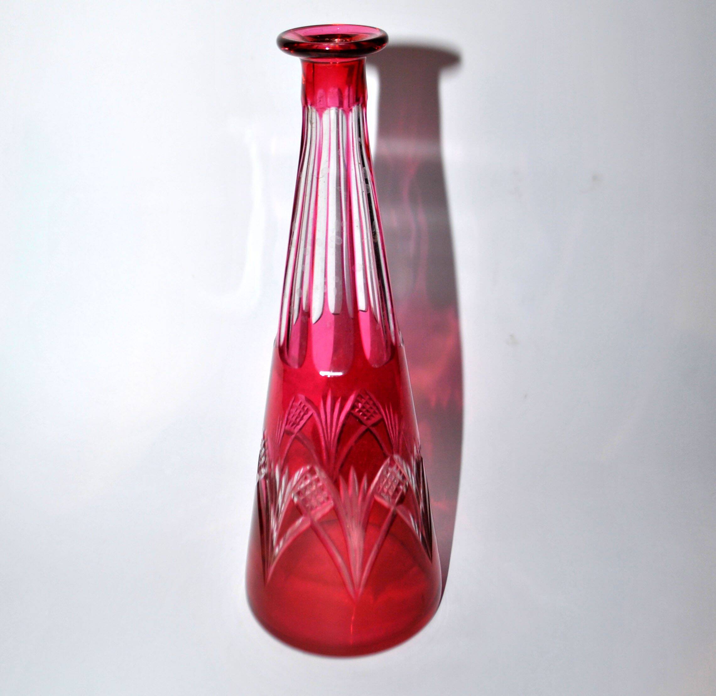 Carafe à liqueur en cristal doublé overlay rouge Saint-Louis – H21,5cm