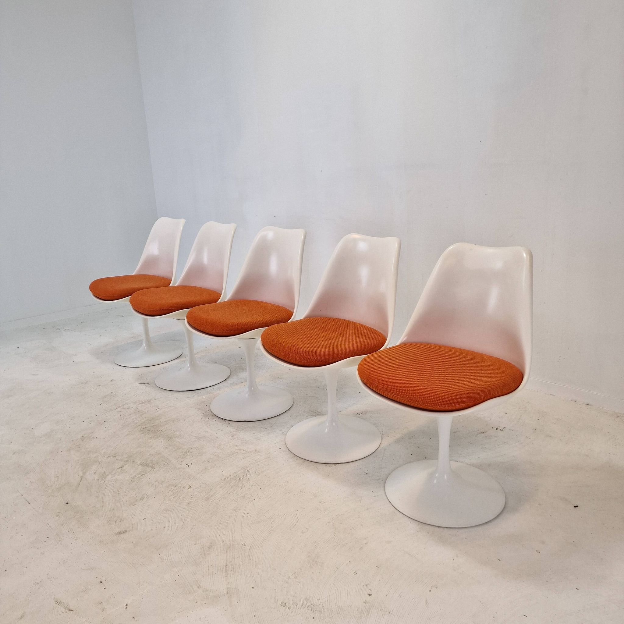 Knoll Marble Dining Table With 5 Chairs by Eero Saarinen, 1960s