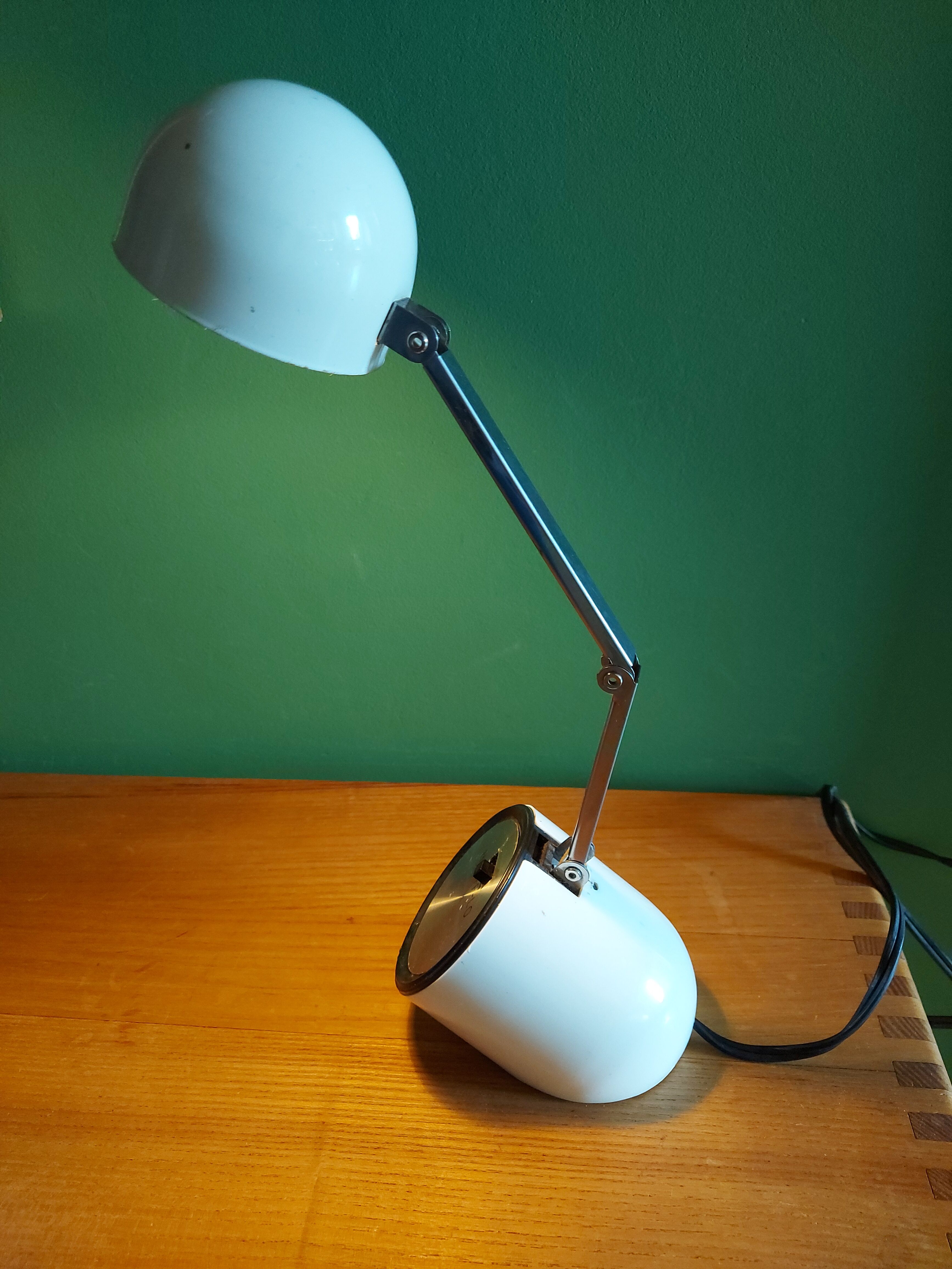 Well-lite vintage lamp
