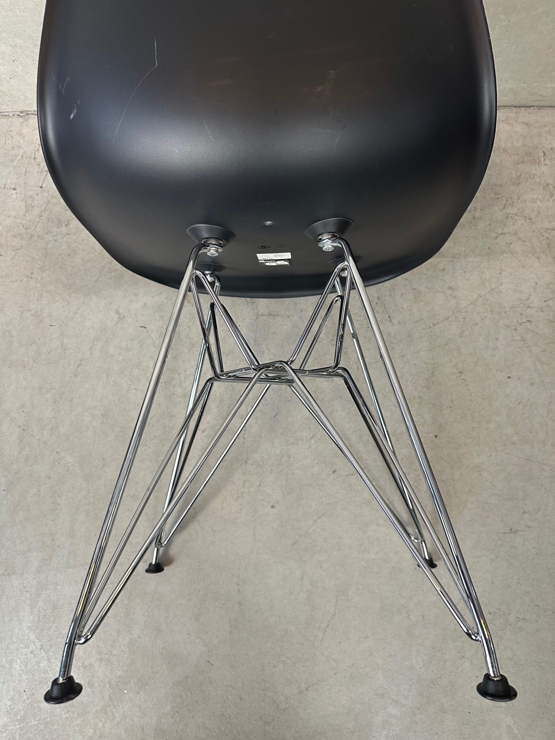 2x Eames design DSR chairs – Vitra
