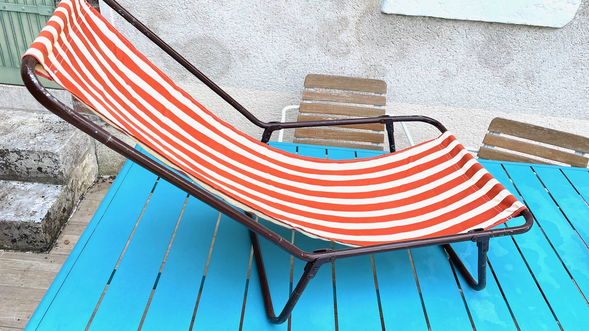 Vintage foldable nomadic deckchair