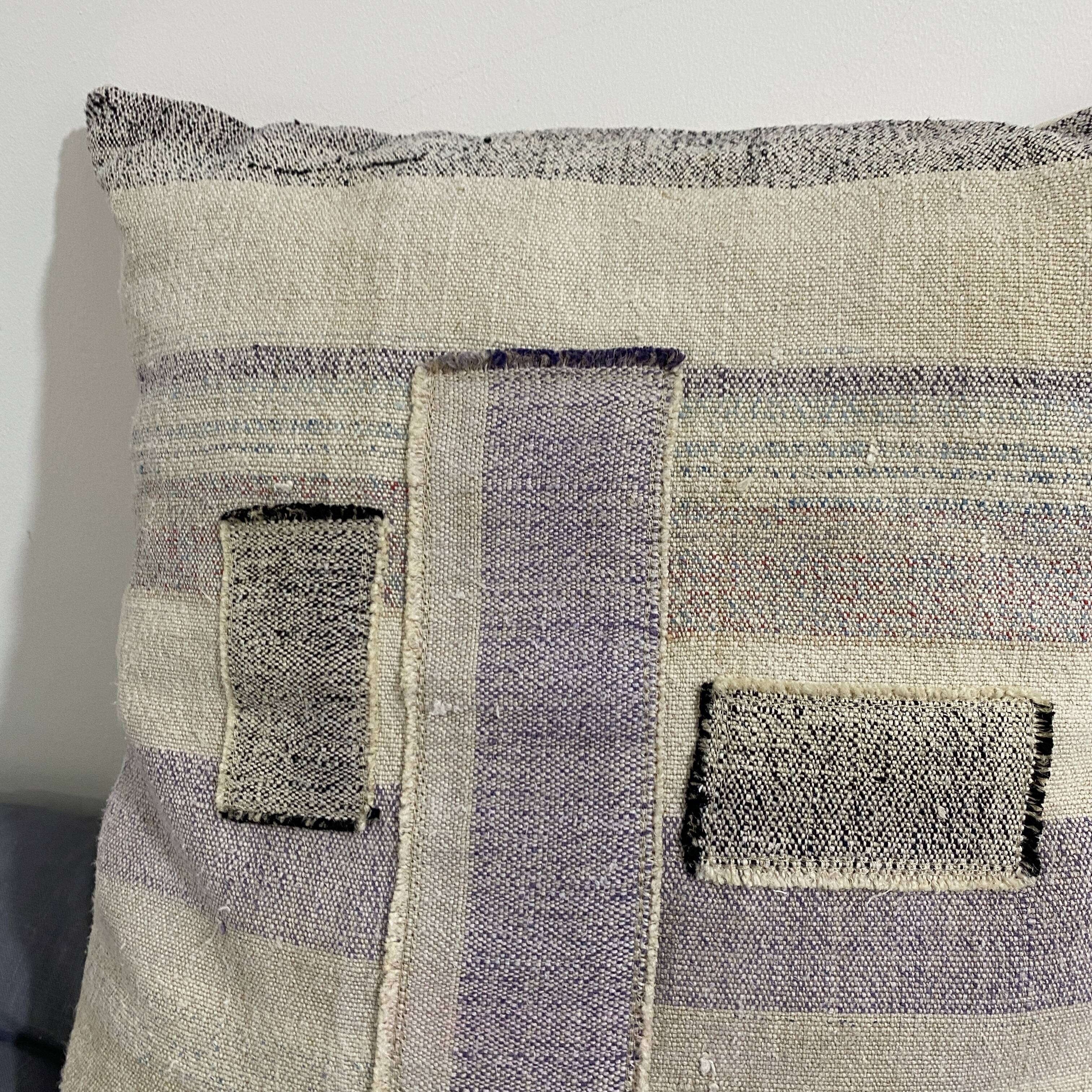 Coussin en toile ancienne style Kilim
