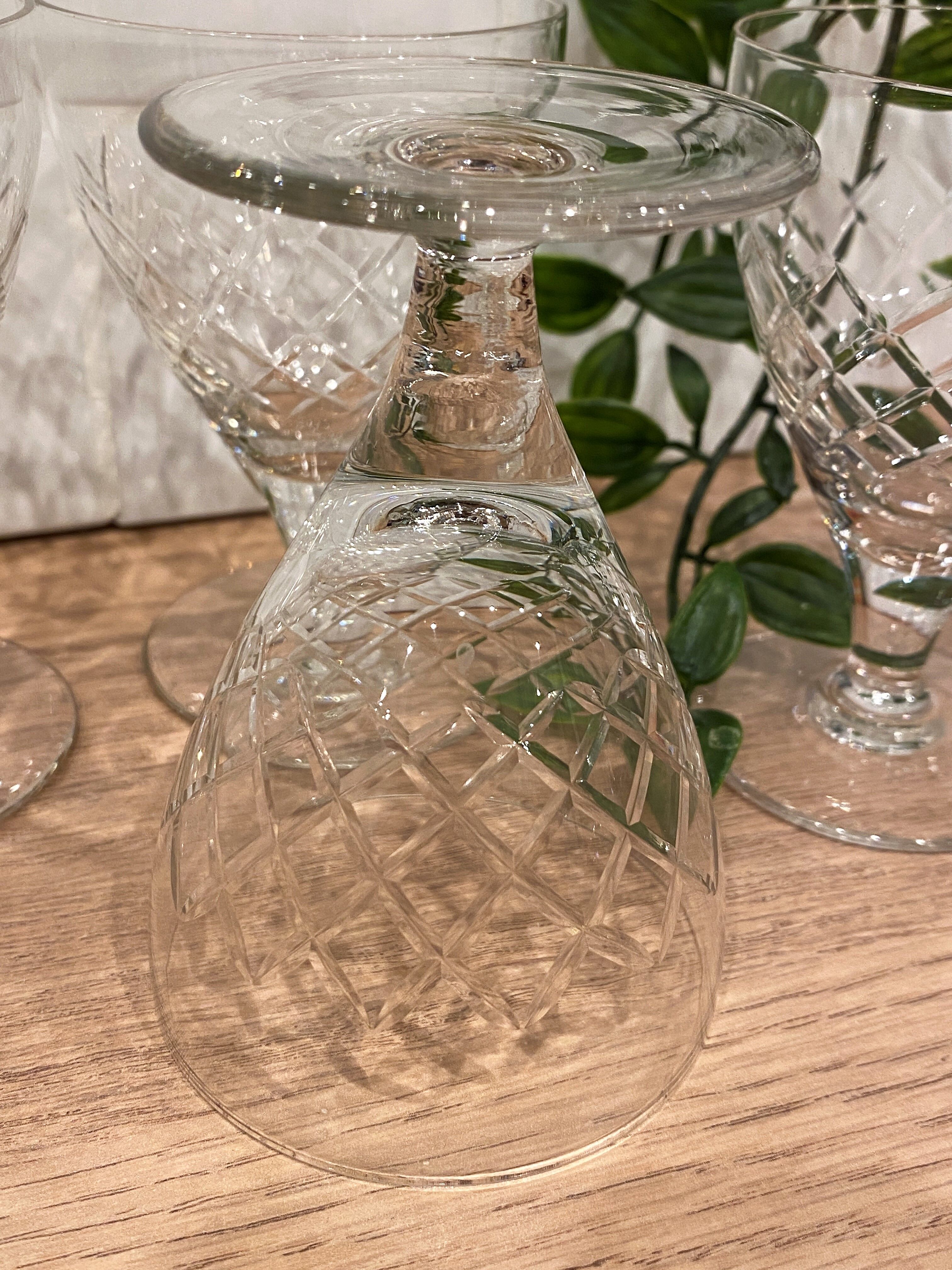 Set of 4 wine glasses in cut glass