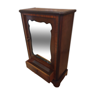 Armoire de poupée ancienne