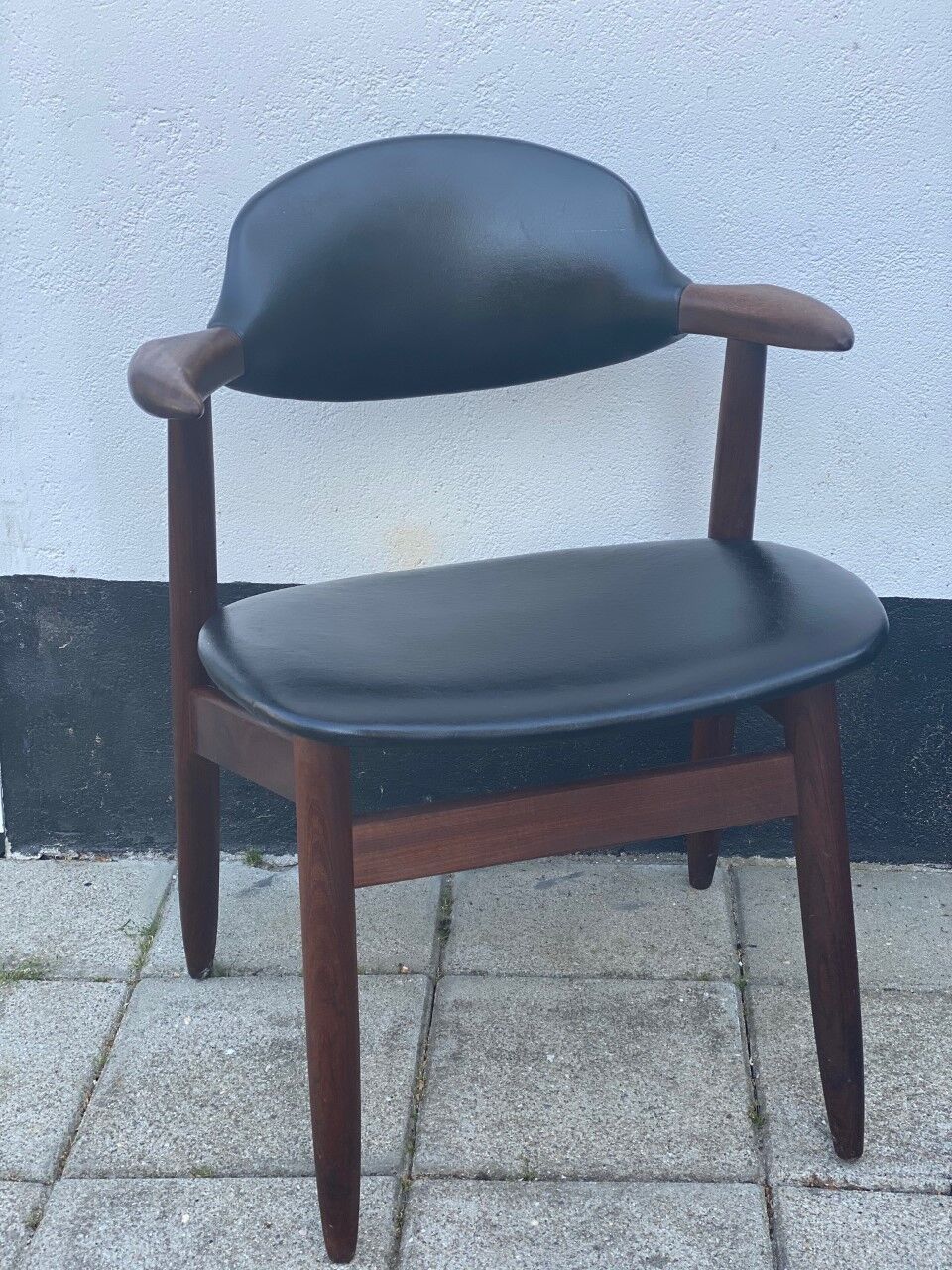 Tjesseling Hulmefa Cowhorn Chair