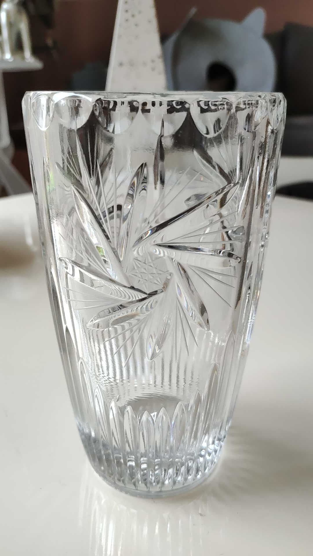 Vase vintage au Design stylé, en cristal de Bohème finement taillé -Motifs étoilés, pointes diamant