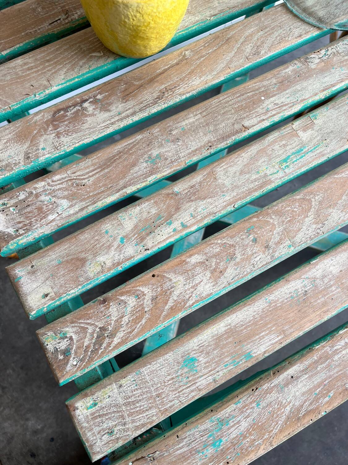 Table patine turquoise