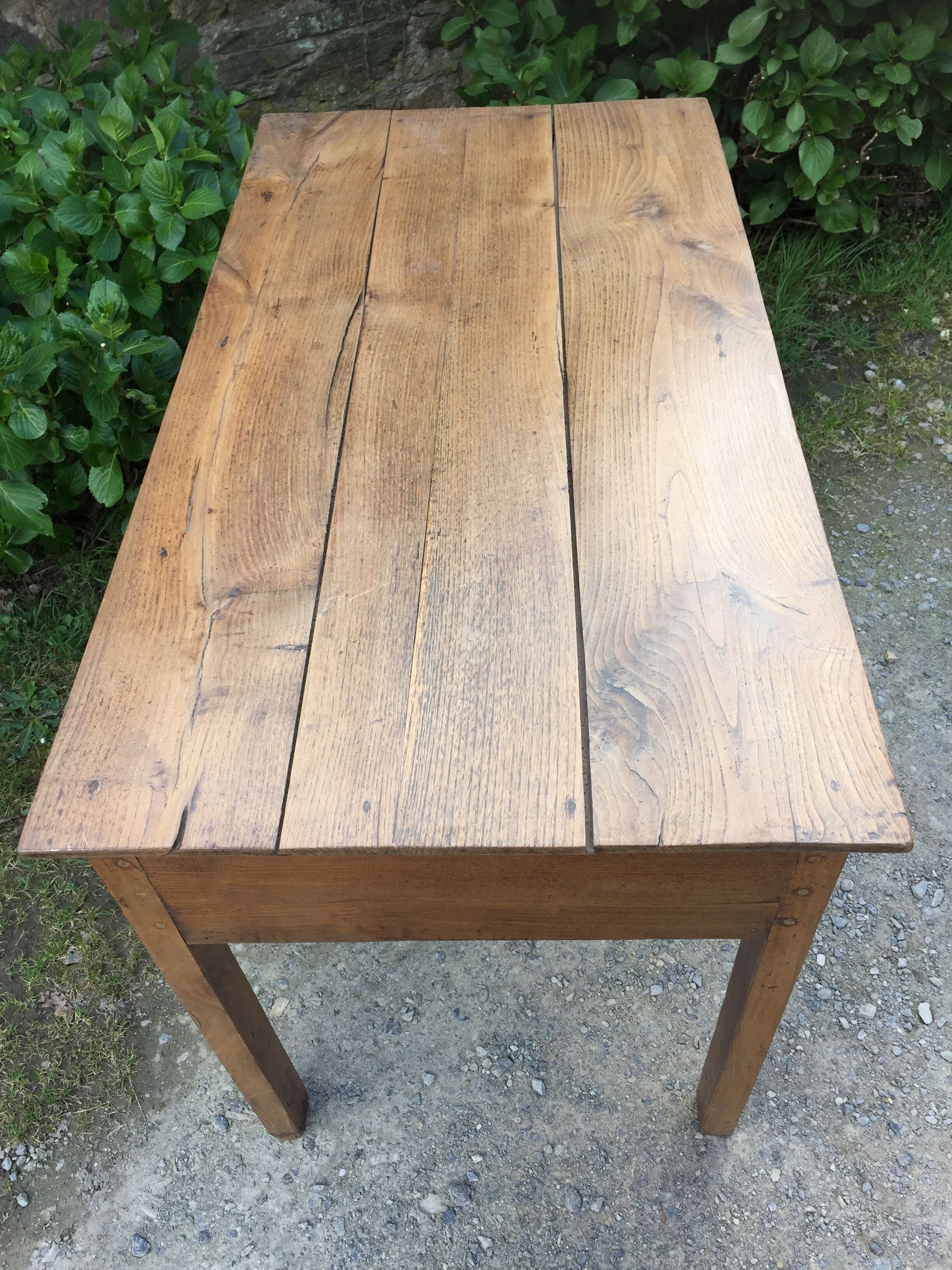 Farm table of the country Brièron (South Brittany) old with 2 drawers in chestnut.