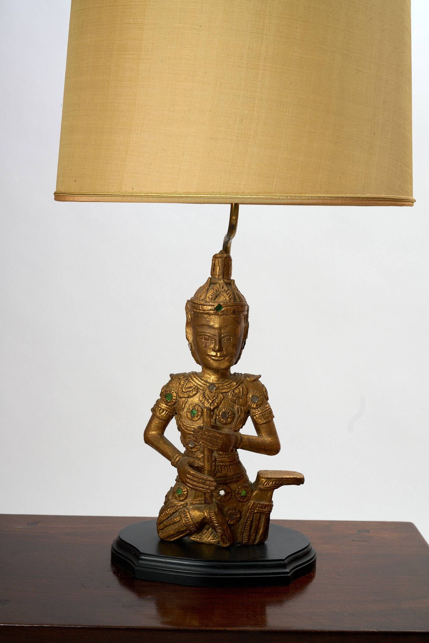 Paire de lampes  de table Bouddha en bois avec abat-jours