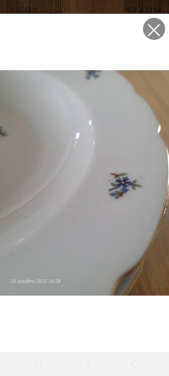 8 vintage soup plates