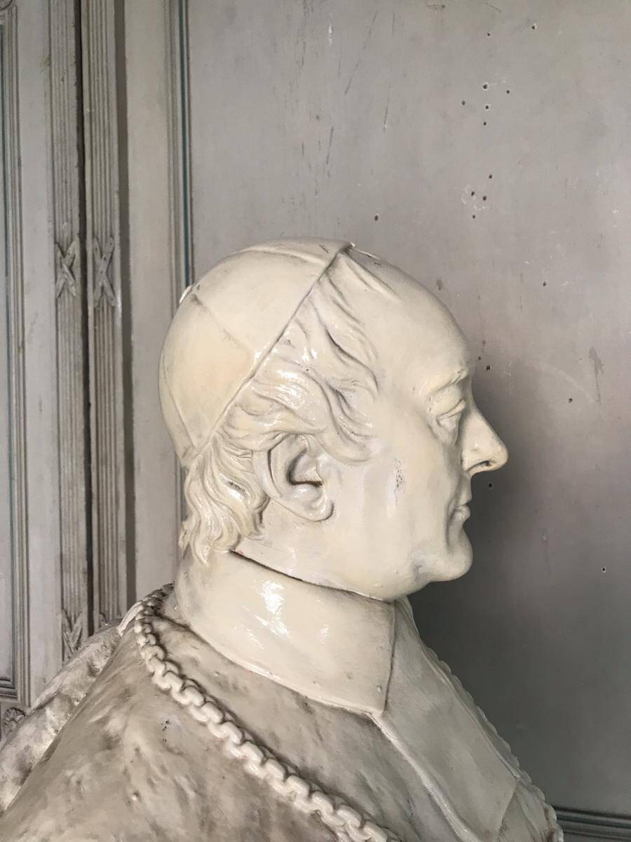 Buste d’un prélat en plâtre