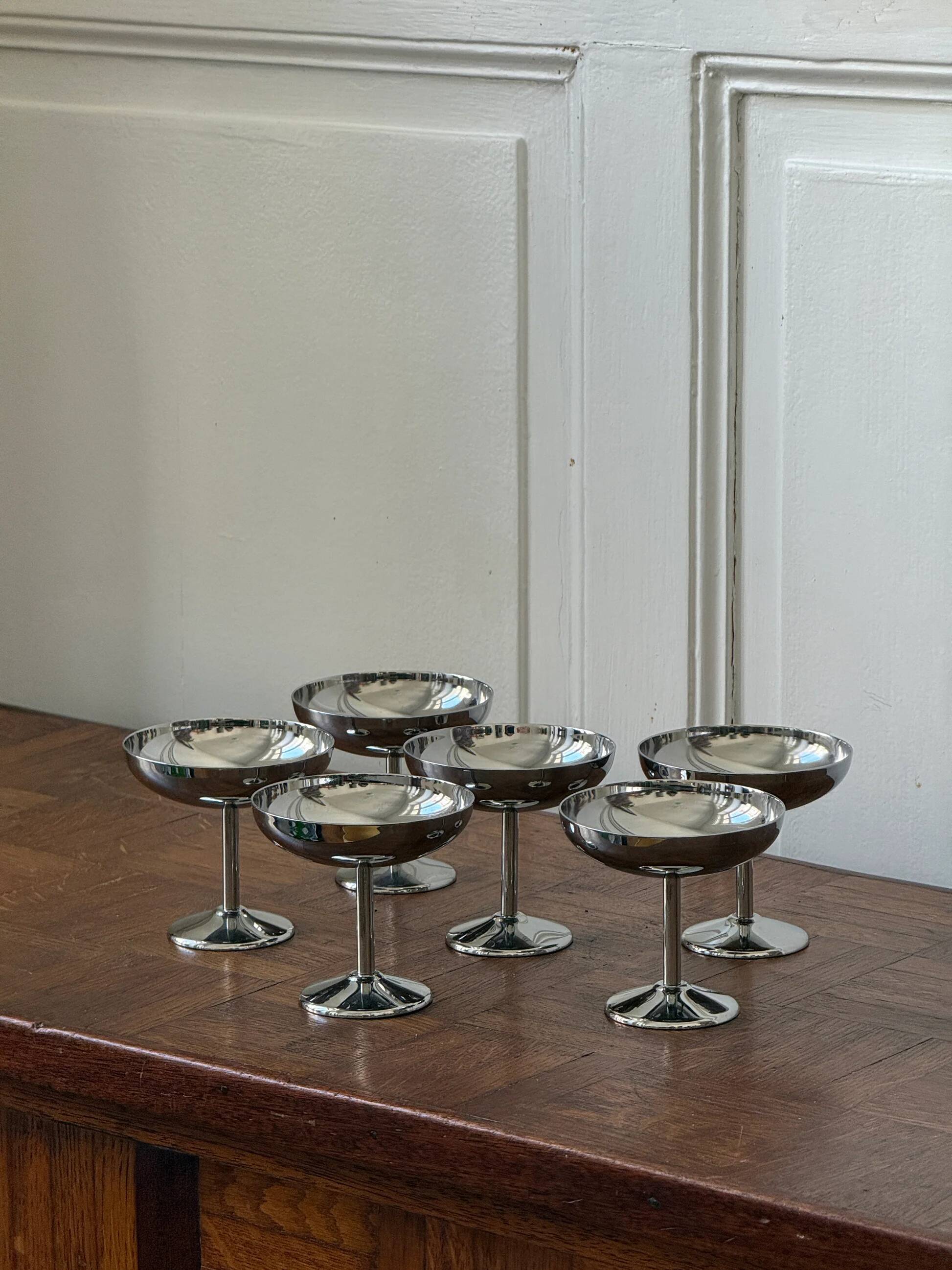 Set of 6 stainless steel footed bowls