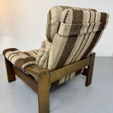 Vintage 1970s design armchair made of wood and fabric.