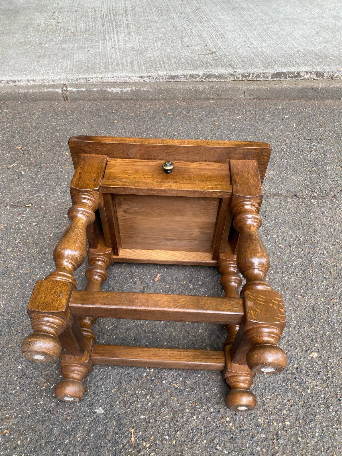 Tabouret table de chevet espagnole en chêne massif années 50
