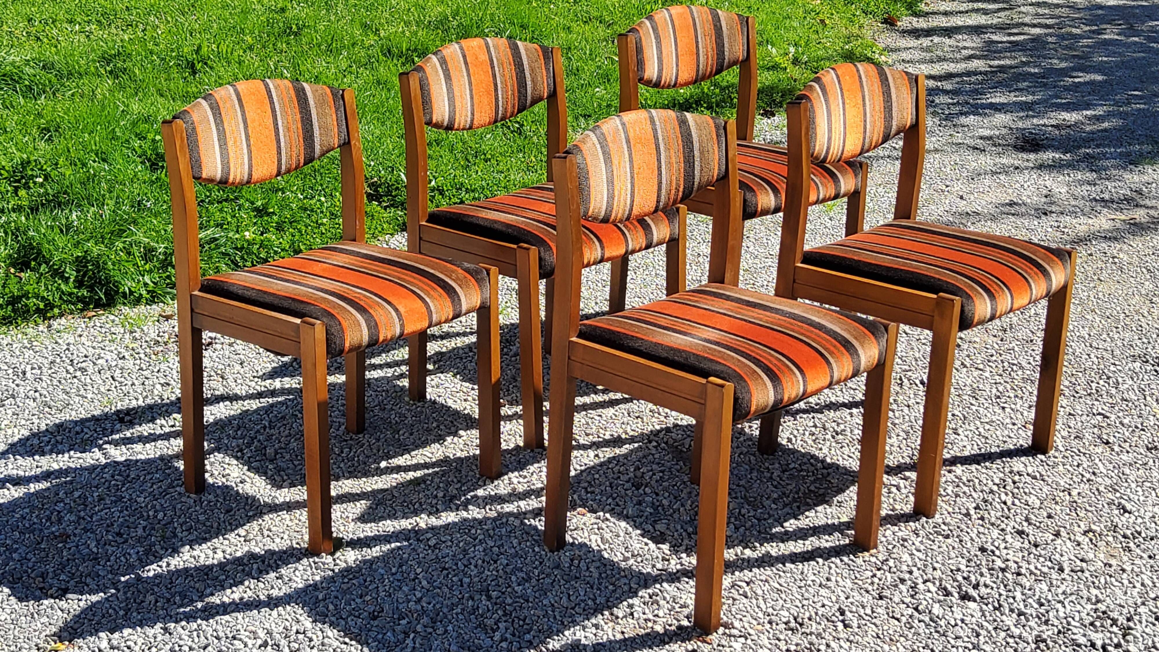 Set of 5 70s designer chairs in beech and orange and brown velvet Self éditeur