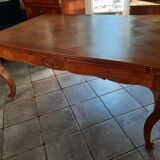 Extendable Louis XV table