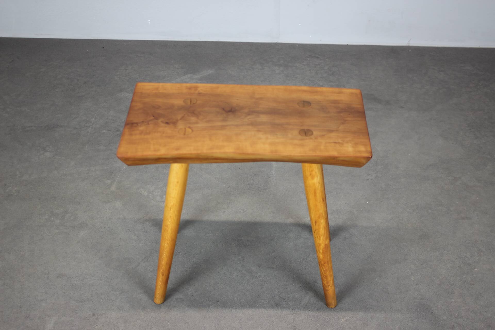 Tabouret en cerisier marqué mid-century ULUV, Tchécoslovaquie, années 1960