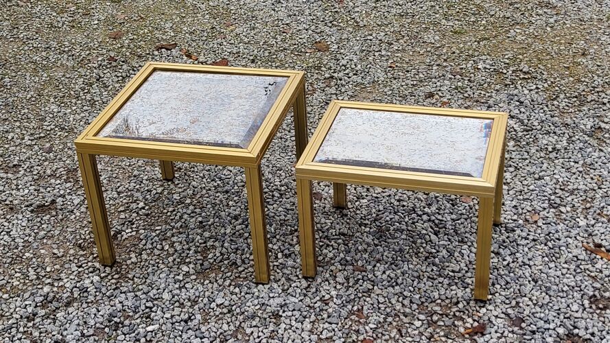 Set de 2 tables gigognes des années 70 en métal doré et miroir églomisé