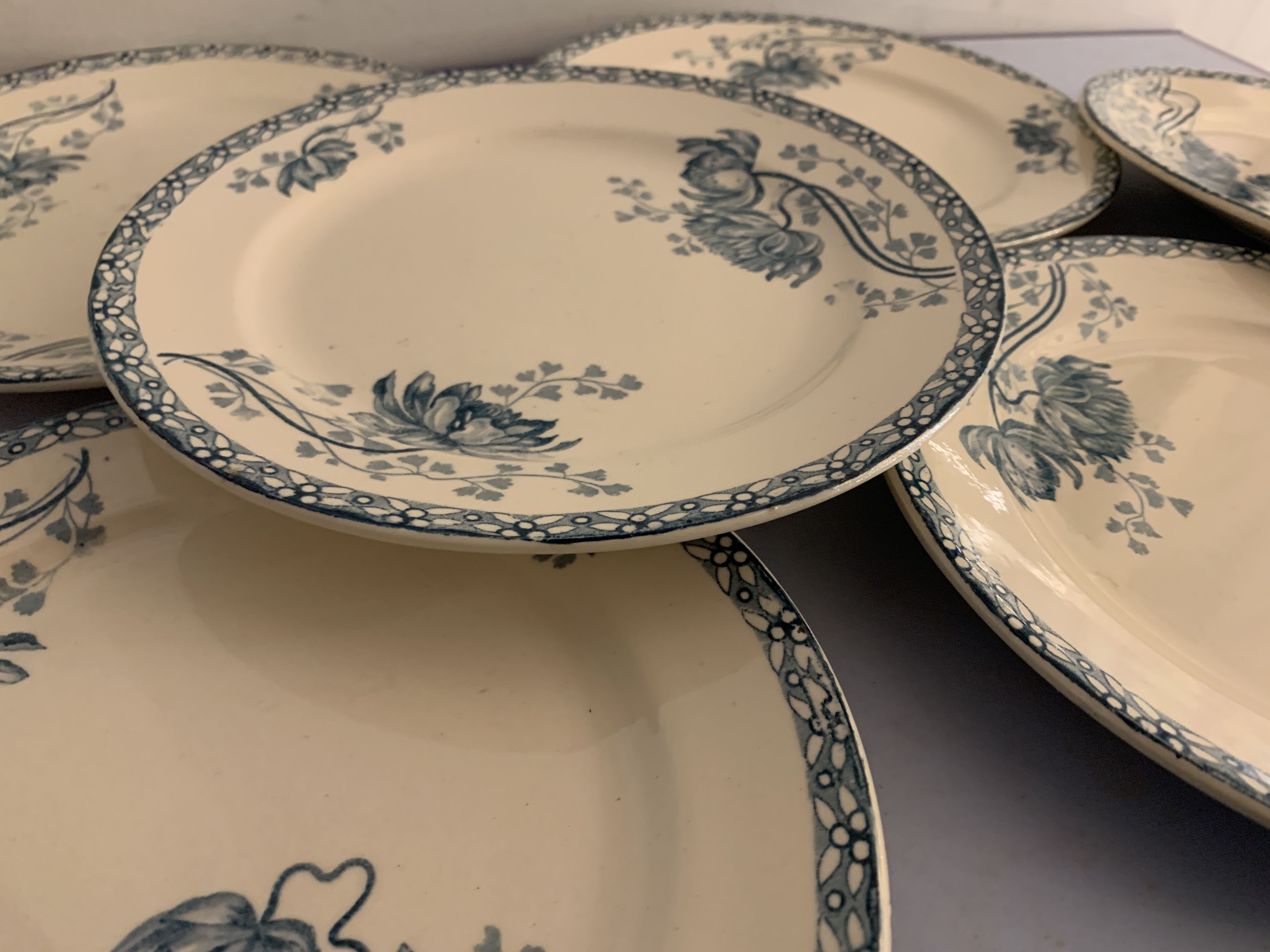12 dessert plates and an art nouveau dish Royat de Sarreguemines