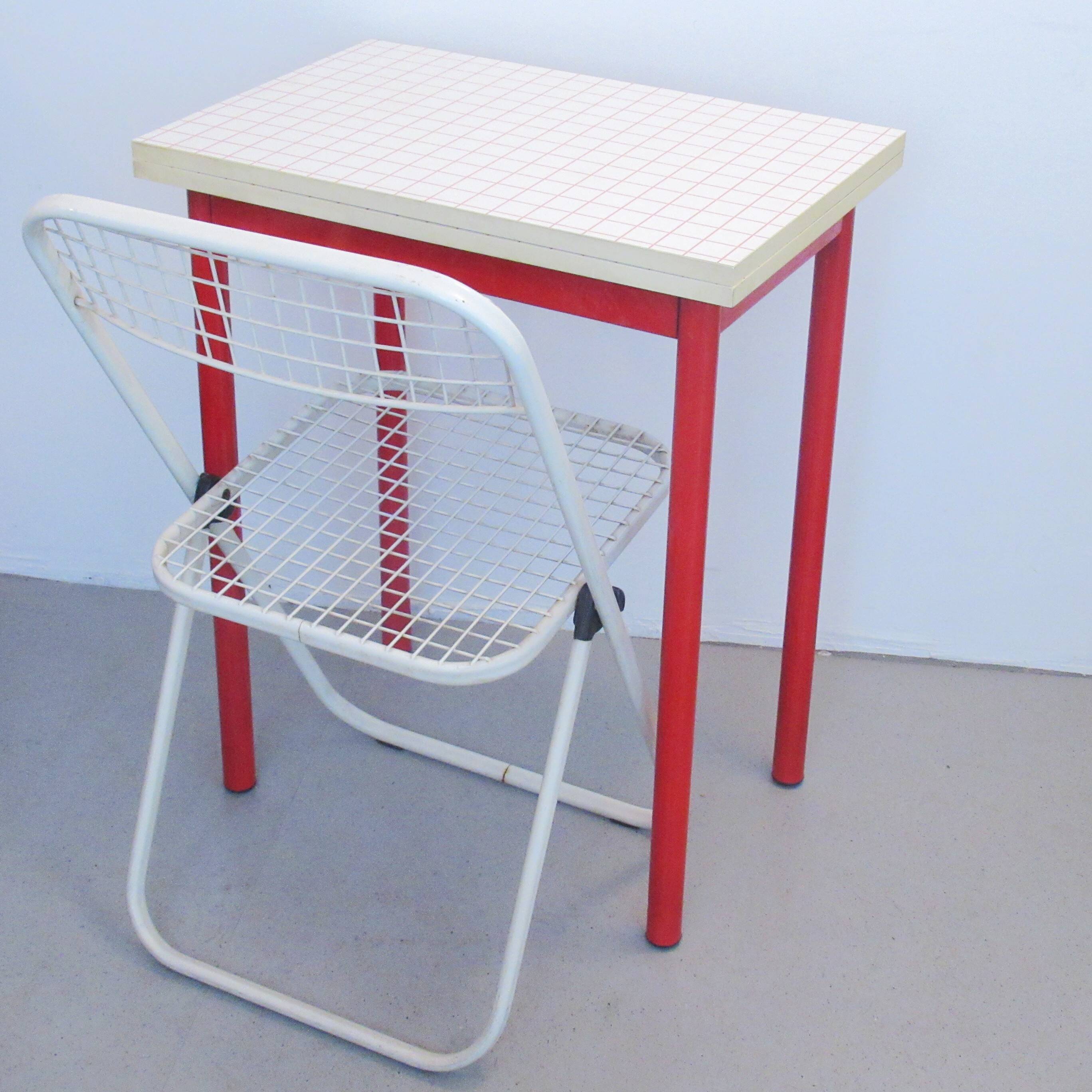 Foldable table with red checkered pattern from the 80s.