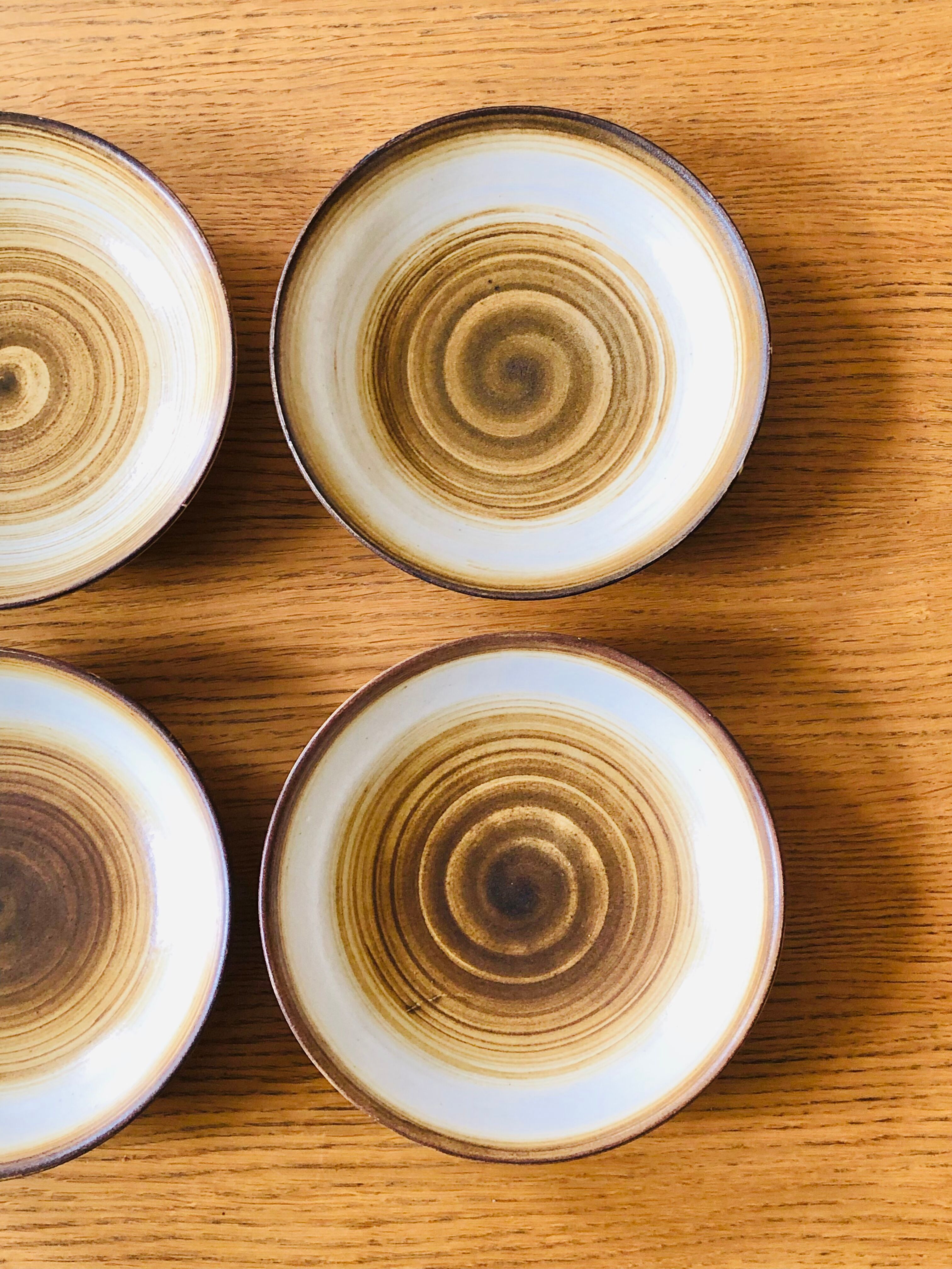 Set of six hollow plates in Longchamp sandstone