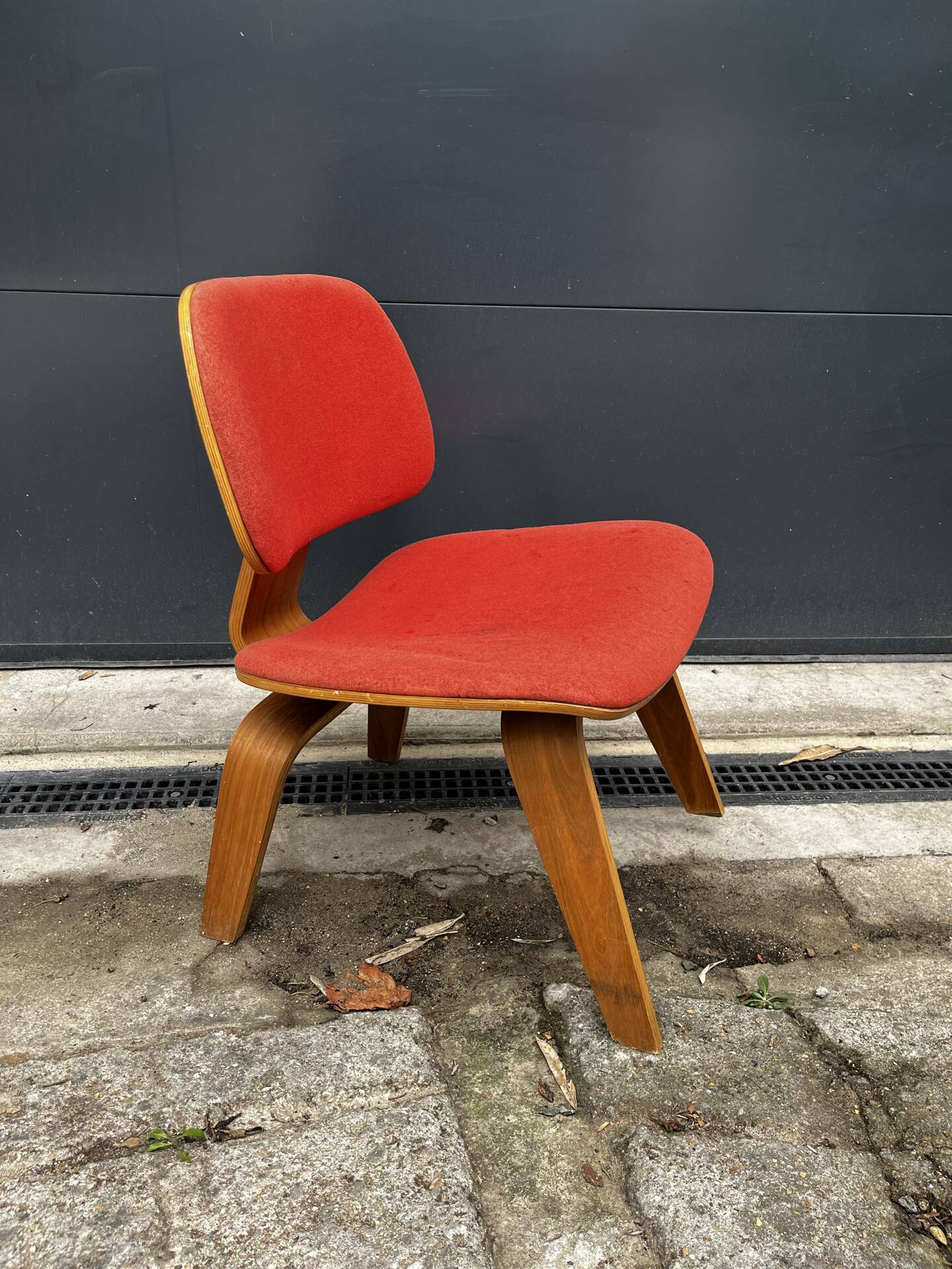 Vintage chair in the style of Eames