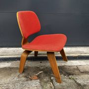 Vintage chair in the style of Eames