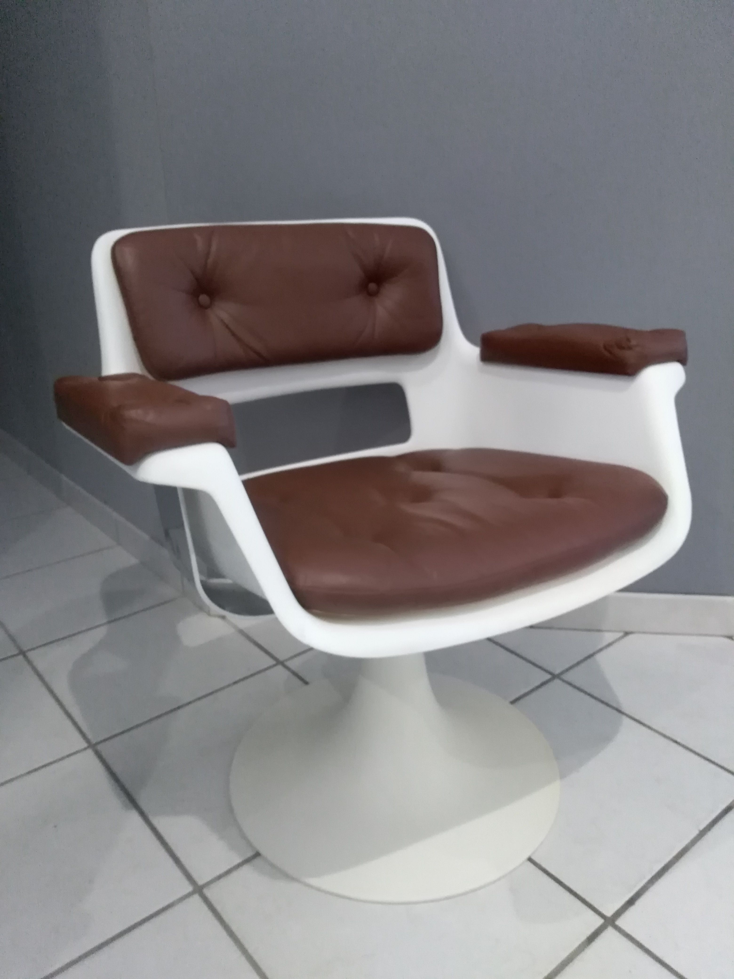 Designer Albert Jacob's 1970s vintage tulip chair